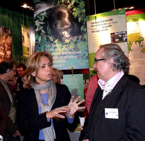 On the Cirad stand at the Paris International Agricultural Show, Valérie Pécresse, Minister of Higher Education and Research in the company of Gérard Matheron, Cirad CEO  © Cirad, D. Louppe