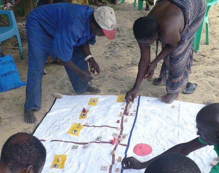 Exercice de cartographie participative d’un territoire de chasse villageoise au Gabon © Cirad